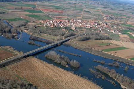 vista aérea de Bretocino junto al río Esla